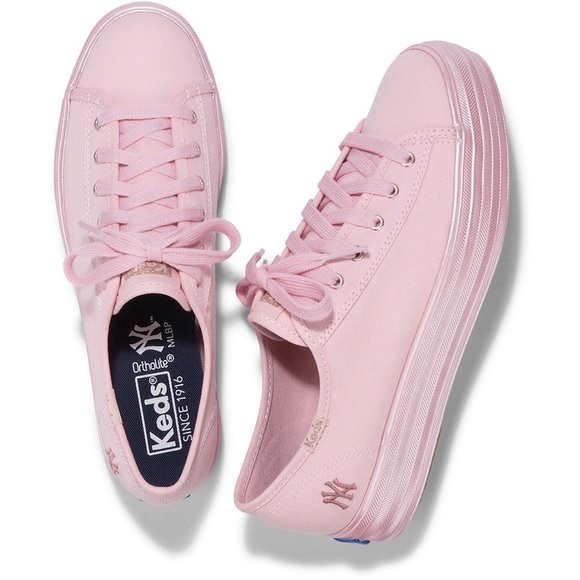 Women's New York Yankees Keds Pink Triple Kick Blush Shoes - Picture 4 of 10